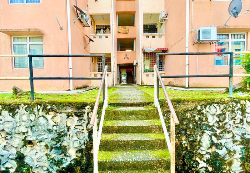 Sri Puteri (Earls Court), Ukay Perdana