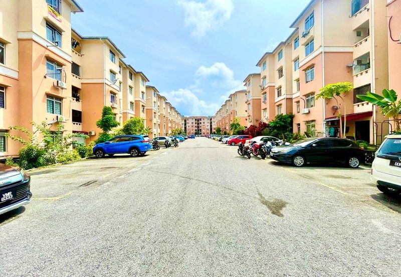 Sri Puteri (Earls Court), Ukay Perdana