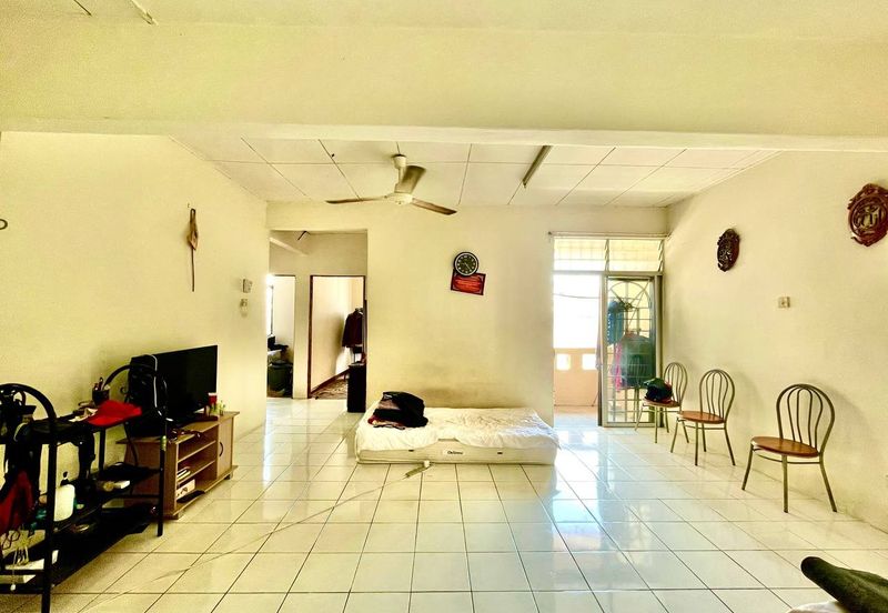 Sri Puteri (Earls Court), Ukay Perdana