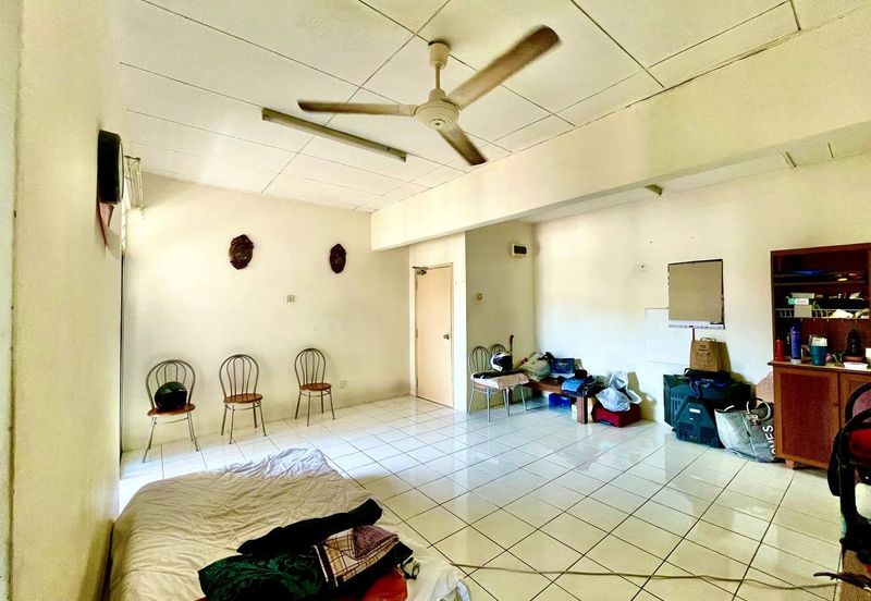 Sri Puteri (Earls Court), Ukay Perdana