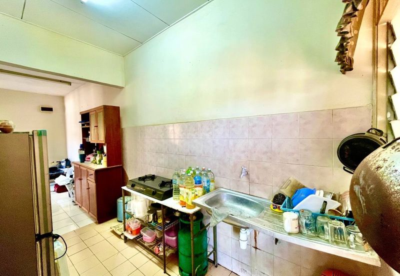 Sri Puteri (Earls Court), Ukay Perdana