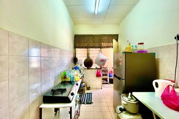 Sri Puteri (Earls Court), Ukay Perdana