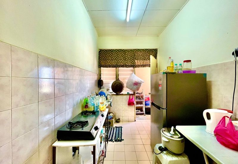 Sri Puteri (Earls Court), Ukay Perdana