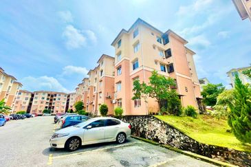 Sri Puteri (Earls Court), Ukay Perdana