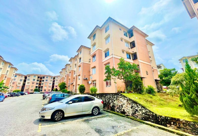 Sri Puteri (Earls Court), Ukay Perdana