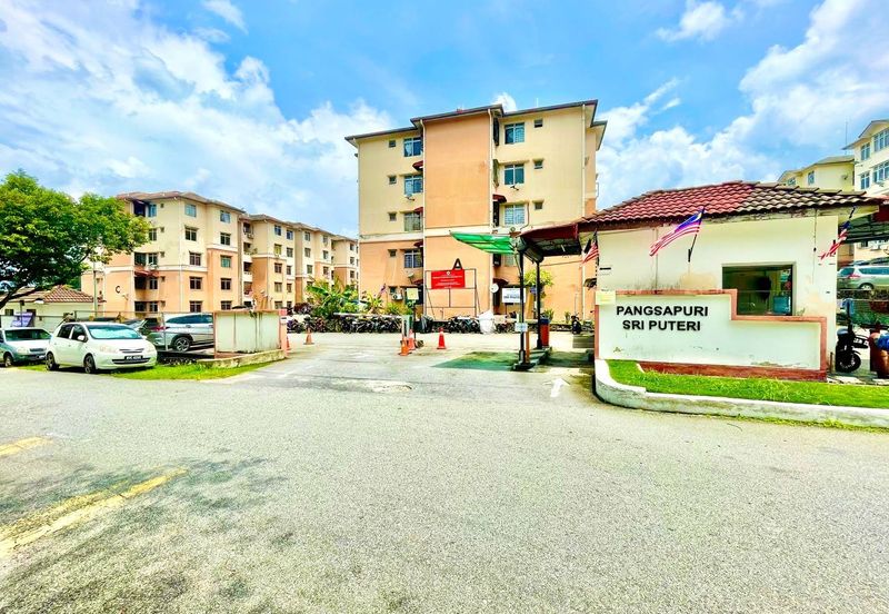 Sri Puteri (Earls Court), Ukay Perdana