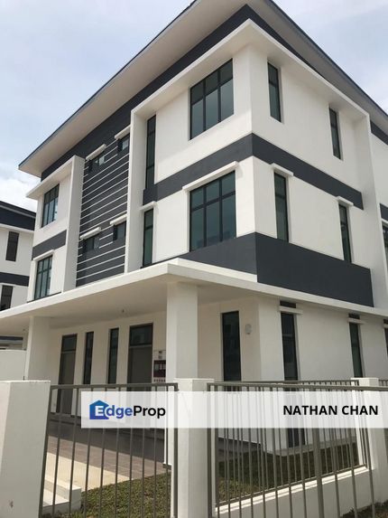 [Jade Residence] Mutiara Mas Mutiara Rini 3 Storey Cluster only 880k , Johor, Skudai