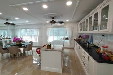 2 Storey Bungalow House at Taman Desa Old Klang Road For Sale