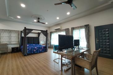 2 Storey Bungalow House at Taman Desa Old Klang Road For Sale