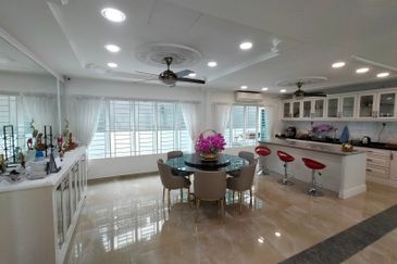 2 Storey Bungalow House at Taman Desa Old Klang Road For Sale