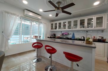 2 Storey Bungalow House at Taman Desa Old Klang Road For Sale