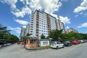 Pangsapuri Suria Permai at Seri Kembangan Apartment For Sale