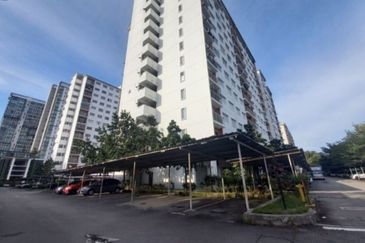 Pangsapuri Suria Permai at Seri Kembangan Apartment For Sale