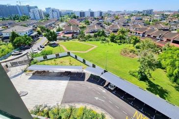 𝐝’𝐑𝐲𝐱 𝐑𝐞𝐬𝐢𝐝𝐞𝐧𝐜𝐞𝐬 𝐧𝐞𝐚𝐫 𝐀𝐄𝐎𝐍 𝐌𝐚𝐥𝐥