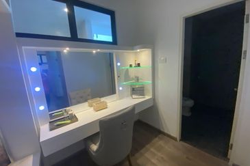 𝐝’𝐑𝐲𝐱 𝐑𝐞𝐬𝐢𝐝𝐞𝐧𝐜𝐞𝐬 𝐧𝐞𝐚𝐫 𝐀𝐄𝐎𝐍 𝐌𝐚𝐥𝐥