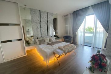 𝐝’𝐑𝐲𝐱 𝐑𝐞𝐬𝐢𝐝𝐞𝐧𝐜𝐞𝐬 𝐧𝐞𝐚𝐫 𝐀𝐄𝐎𝐍 𝐌𝐚𝐥𝐥