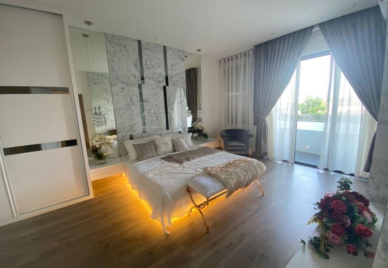 𝐝’𝐑𝐲𝐱 𝐑𝐞𝐬𝐢𝐝𝐞𝐧𝐜𝐞𝐬 𝐧𝐞𝐚𝐫 𝐀𝐄𝐎𝐍 𝐌𝐚𝐥𝐥