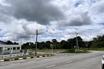 Holmes Avenue @Matang