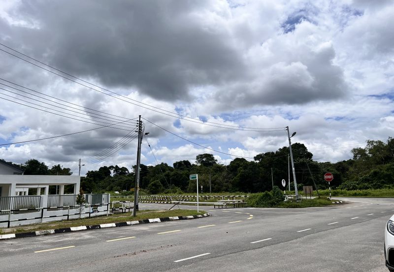 Holmes Avenue @Matang