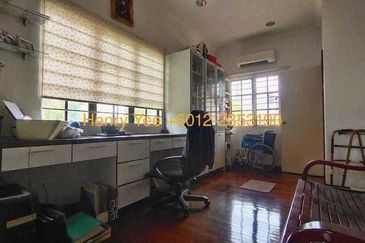 End Lot - 3-Storey Super link Terrace House