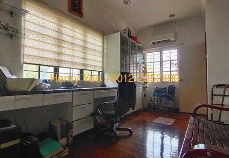 End Lot - 3-Storey Super link Terrace House