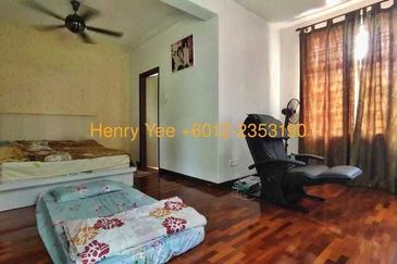 End Lot - 3-Storey Super link Terrace House