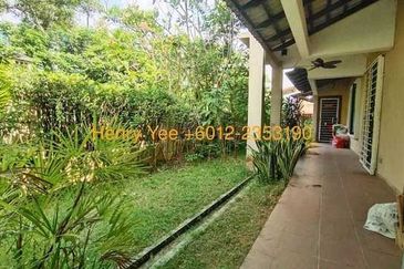 End Lot - 3-Storey Super link Terrace House