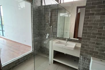 Queens Residences @ Queens Waterfront