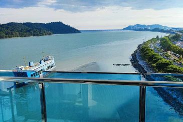 Queens Residences @ Queens Waterfront