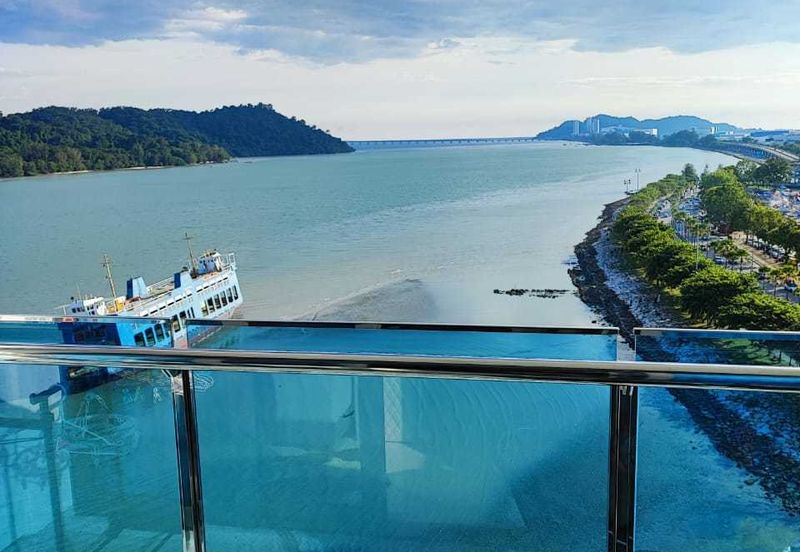 Queens Residences @ Queens Waterfront