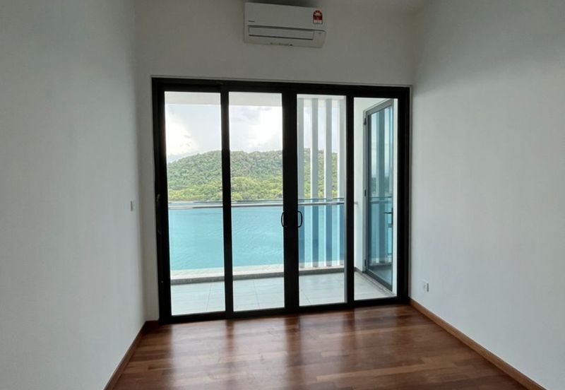 Queens Residences @ Queens Waterfront