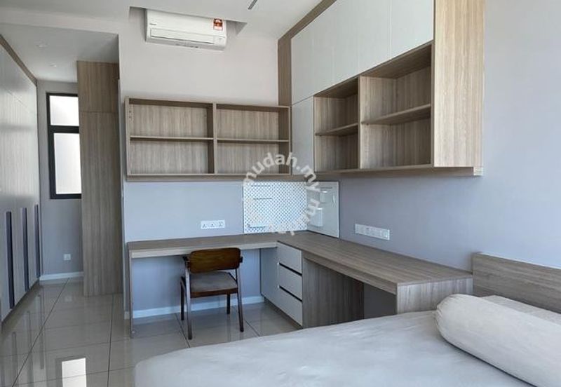 Queens Residences @ Queens Waterfront