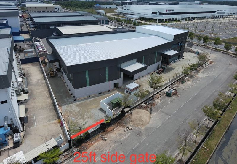 Batu Kawan Corner Detached Factory For rent