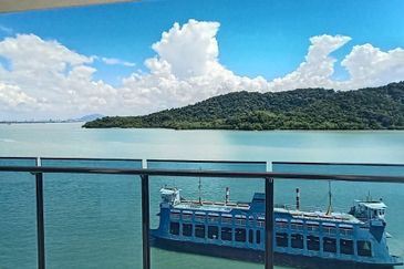 Queens Residence Q1 Super Seaview 1400sqft Bare unit Rm1.88million