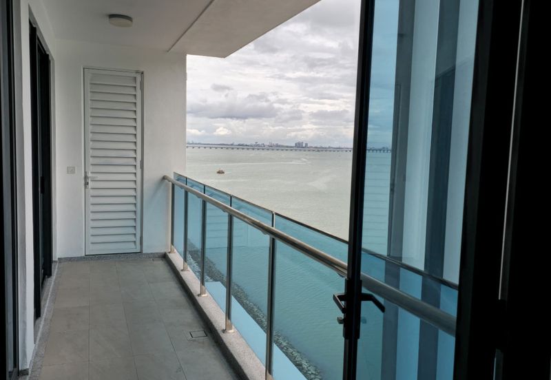 Queens Residence Q1 Super Seaview 1400sqft Bare unit Rm1.88million