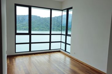 Queens Residence Q1 Super Seaview 1400sqft Bare unit Rm1.88million