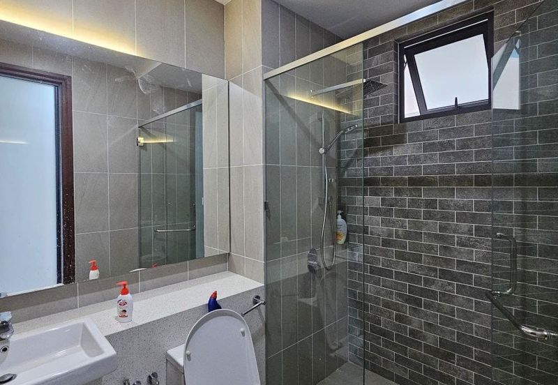 Queens Residences @ Queens Waterfront