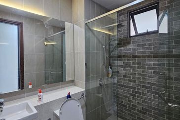 Queens Residences @ Queens Waterfront