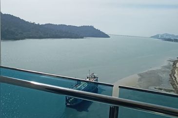 Queens Residences @ Queens Waterfront