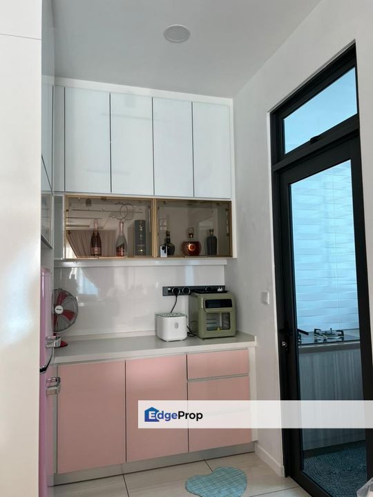 Queens Residence Q1 Fully Furnished 1200sqft Corner unit for sale, Penang, Sungai Nibong