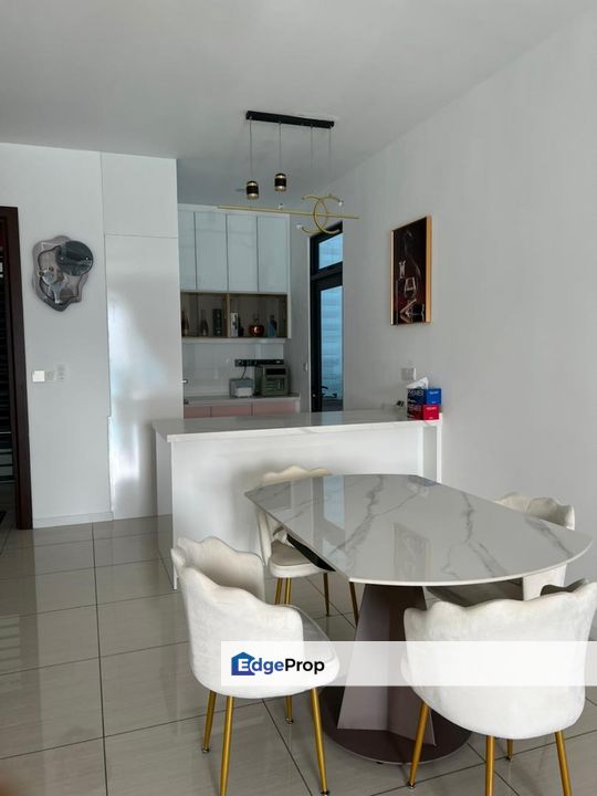 Queens Residence Q1 Fully Furnished 1200sqft Corner unit for sale, Penang, Sungai Nibong