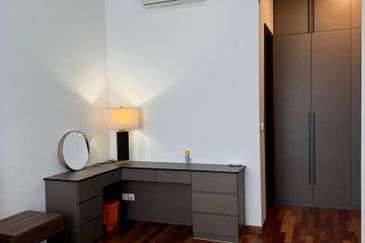 Queens Residences @ Queens Waterfront