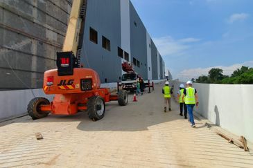 Valdor Facing Main Road Detached Factory/Warehouse Near Batu Kawan for rent