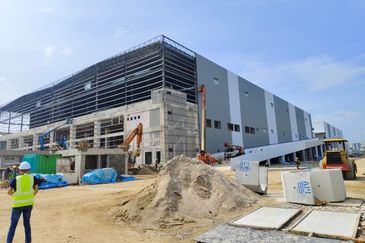 Valdor Facing Main Road Detached Factory/Warehouse Near Batu Kawan for rent