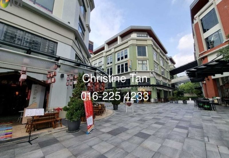 Plaza Arkadia Office