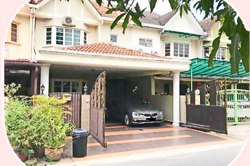 Freehold, Renovated 2 Storey Terrace House @ Bkt Rahman Putra for Sale