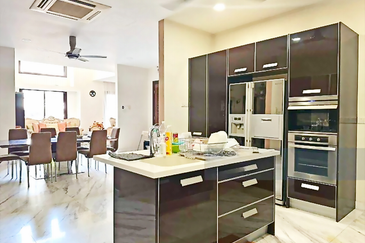 Freehold,Renovated,Gated&Guarded Huge Bungalow@Ara Damansara for Sale