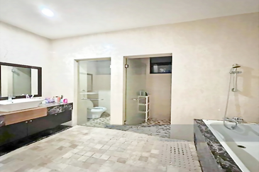 Freehold,Renovated,Gated&Guarded Huge Bungalow@Ara Damansara for Sale