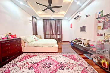 Freehold,Renovated,Gated&Guarded Huge Bungalow@Ara Damansara for Sale