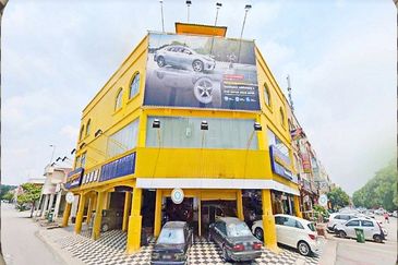 3 Storey Corner Shop Lot @ Bandar Puteri, Puchong